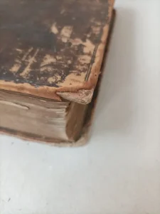 Art et Reliure de Lautrec Réparations livre abimé coin