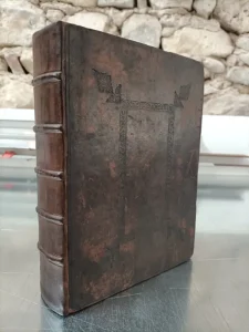 Art et Reliure de Lautrec Réparations livre abimé réparé côté