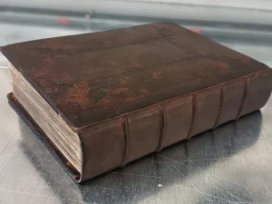 Art et Reliure de Lautrec Réparations livre abimé réparé fermé posé